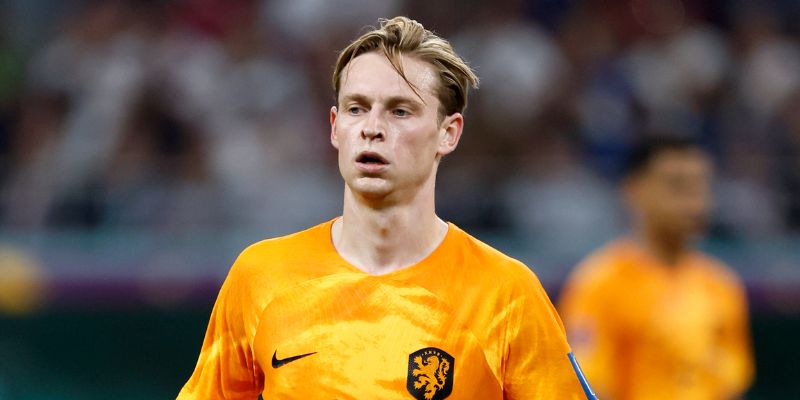 Bất chấp phong độ có phần trồi sụt, Frenkie de Jong vẫn là trụ cột ở tuyển giữa Hà Lan